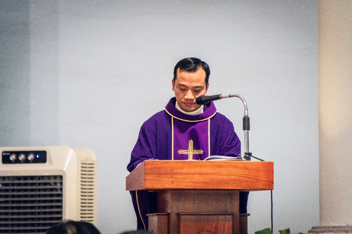 A person in purple robe at a podium Description automatically generated